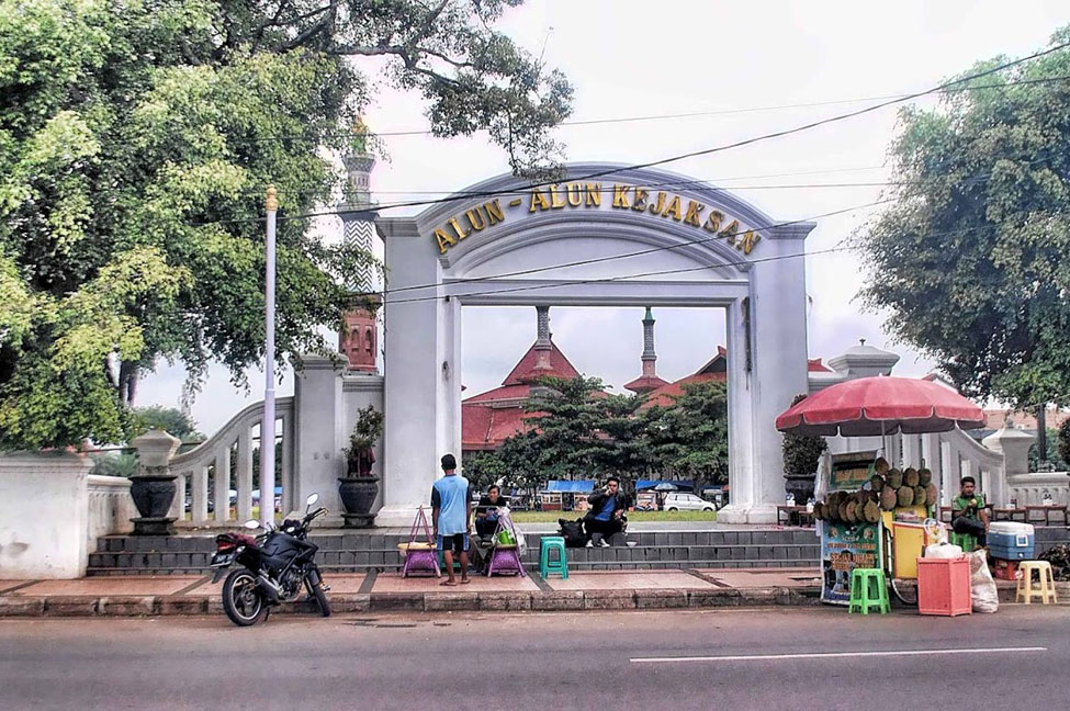 Alun-alun Kejaksaan Kota Cirebon