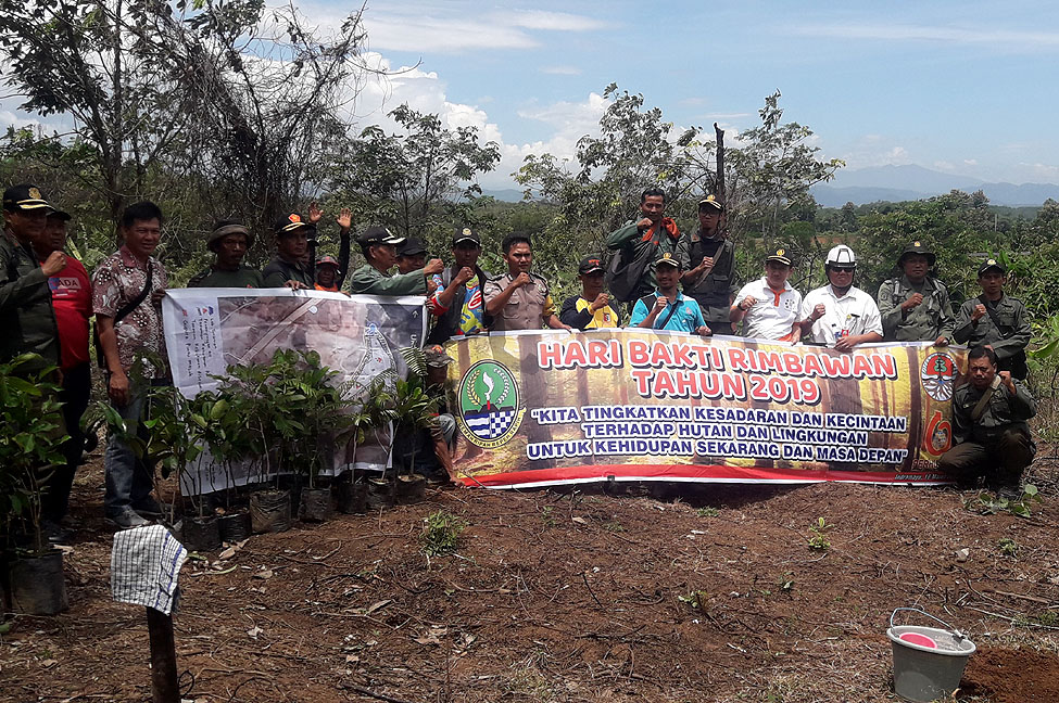Penanaman Bibit Pohon KPH Indramayu Gantar Nanang