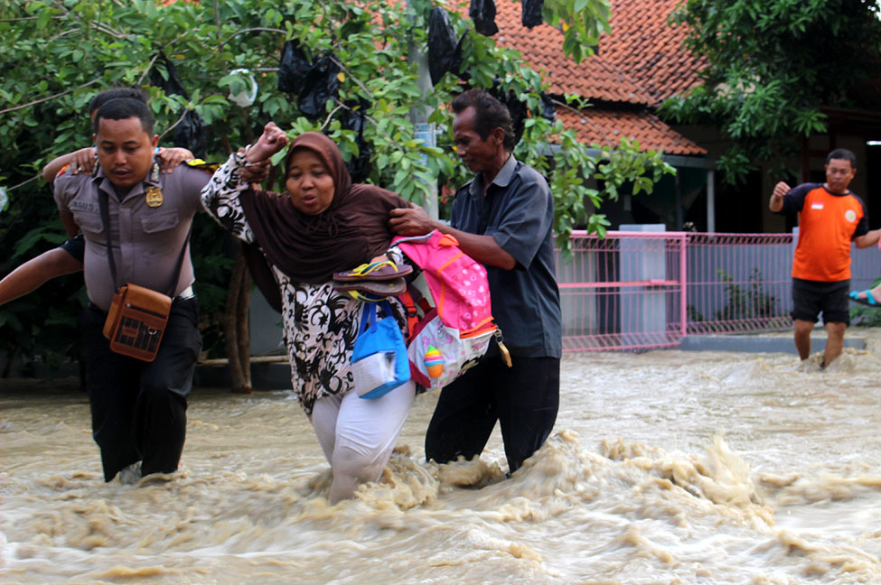 Banjir Plumbon Indramayu Nafis (2)
