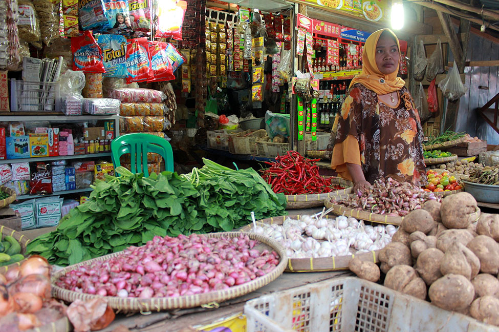 11072019-Pedagang Sayur di Pasar Indramayu