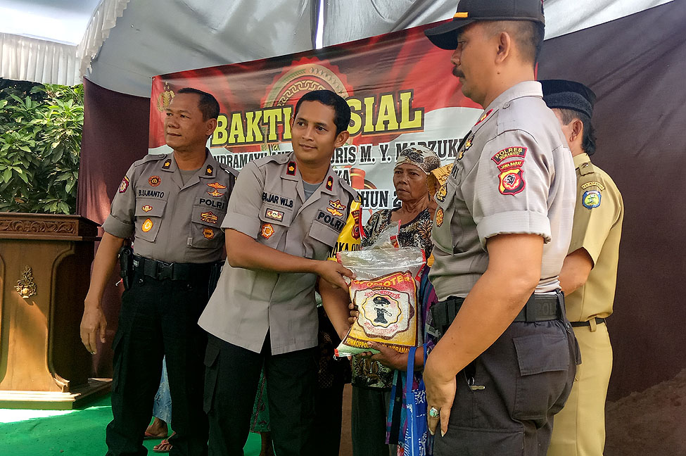 20190708-Paket Sembakao Polres Indramayu Kroya Nanang (1)