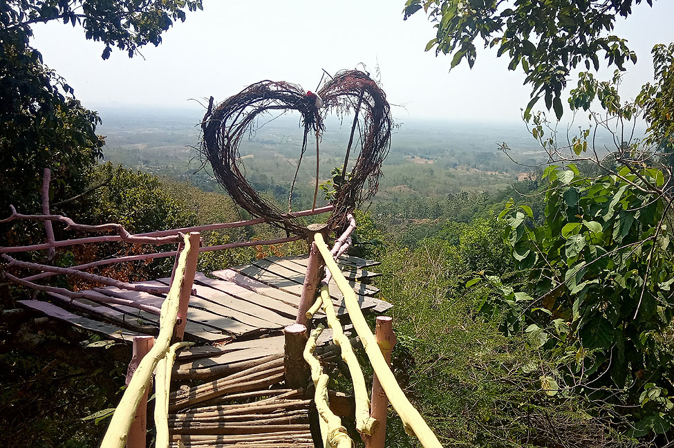 Objek Wisata Watu Lumpang
