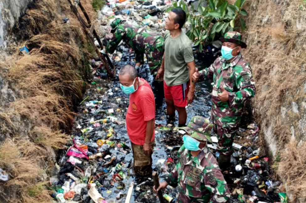 20190813-Bersih-bersih Sungai Majalengka Dandim Oki