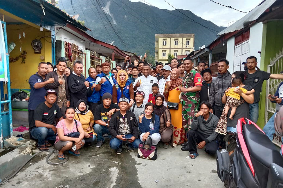 Tim dari Pemprov Jabar menemui warga asal Jabar di Posko Pengungsian BTN Sentani. (Foto: Humas Pemprov Jabar)