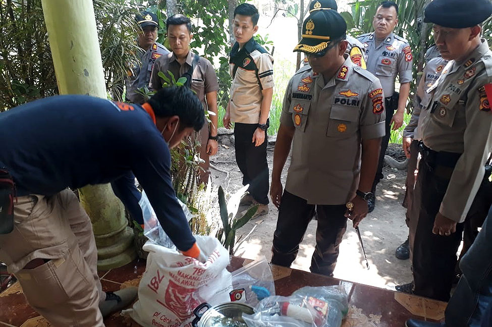 20191018-Operasi Densus 88 Antiteror Teroris Cirebon Bandung Juan (1)
