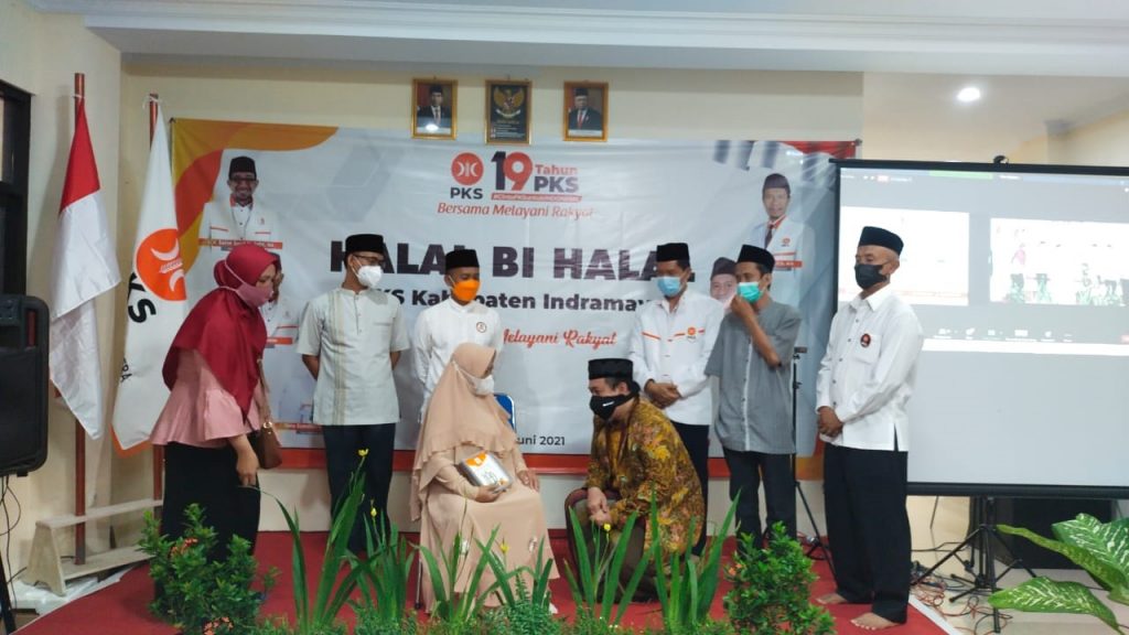 PKS Indramayu menggelar kegiatan halal bi halal di Kantor DPD PKS Indramayu, Minggu (6/6). Foto: Ist