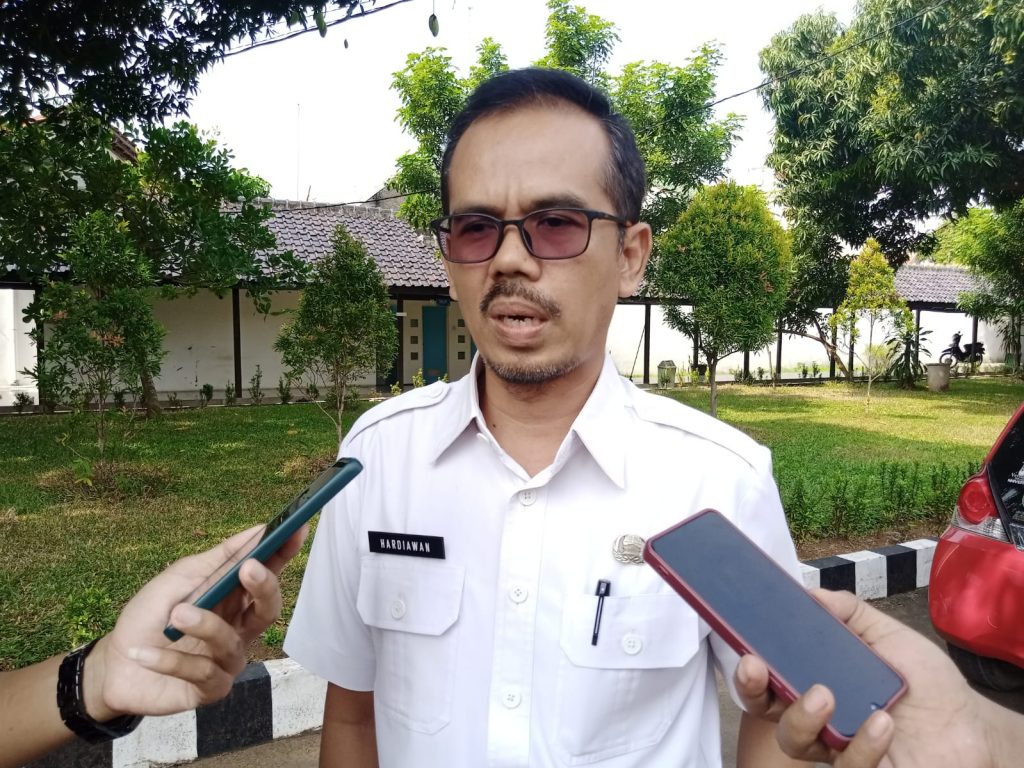 Caption : Kepala Dinas Lingkungan Hidup Kabupaten Cirebon, Iwan Ridwan Hardiawan. Foto : Joni