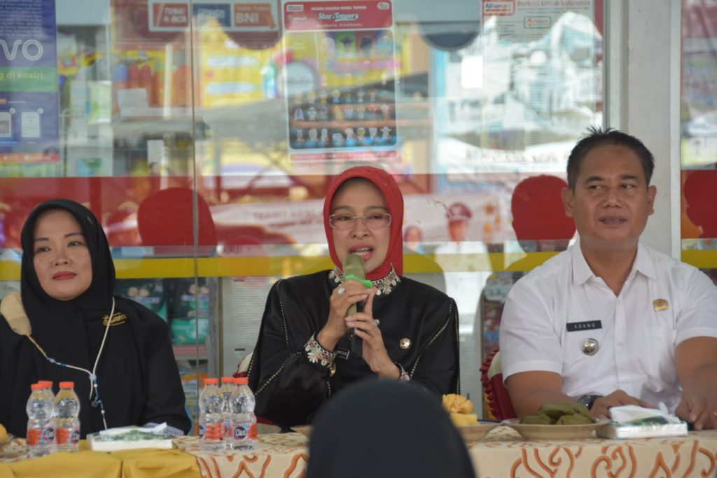 Caption : Wakil Bupati Cirebon, Hj Wahyu Tjiptaningsih saat menggelar kegiatan upaya penanganan Stunting. Foto : Ist