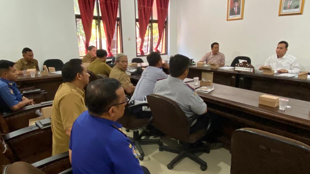 Caption : Rapat kerja pembasahan masalah kepengurusan PBG di Ruang Komisi III DPRD Kabupaten Cirebon. Foto : Joni