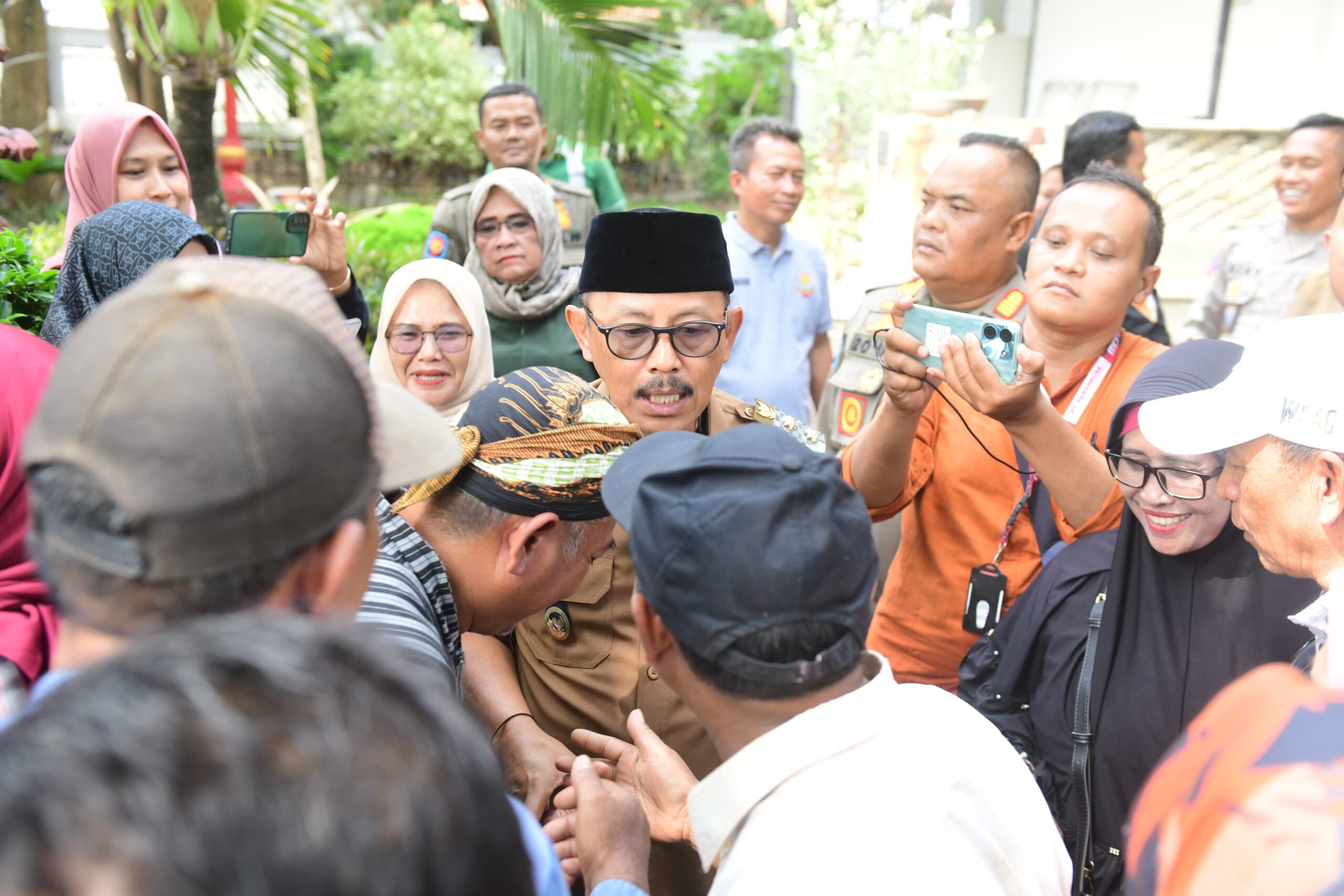 Wakil Bupati Indramayu, Syaefudin, saat menerima audensi dari sejumlah pedagang Pasar Kedungwungu, Kecamatan Anjatan, pada Selasa, 15 Juli 2025. (Foto: Indramayujeh.com/Istimewa) 